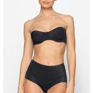 NWT SKIMS SMOOTHING INTIMATES STRAPLESS BRA ONYX 32DD